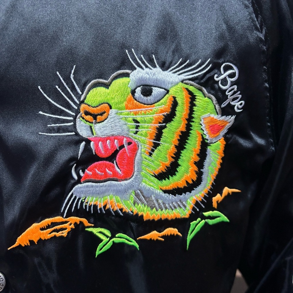 🔥 BAPE Japan Mens Silk Tiger Embroidered Sukajan Jacket L Black Gold 🔥 - Picture 9 of 16